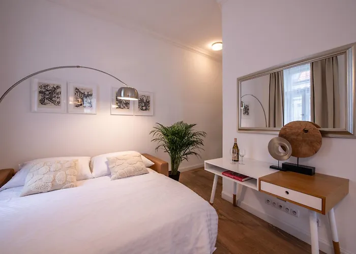 Modern Downtown Apt - Renovated, On Ideal Location