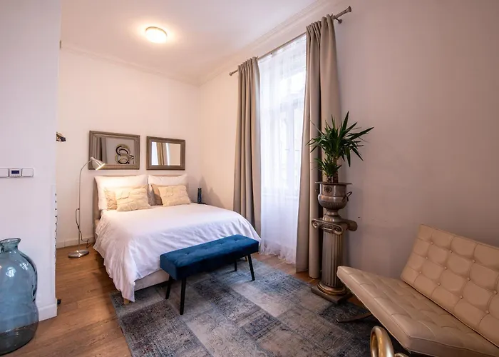 Modern Downtown Apt - Renovated, On Ideal Location