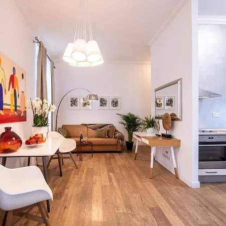 Modern Downtown Apt - Renovated, On Ideal Location Prague Exterior photo