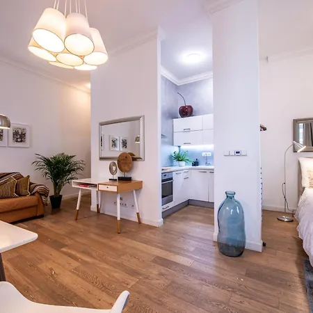 Modern Downtown Apt - Renovated, On Ideal Location Prague Exterior photo